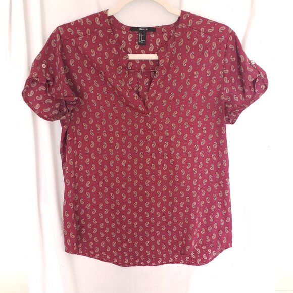 Forever 21 Burgundy Paisley Pattern Short Sleeve V Neck Blouse Size Small - Picture 1 of 12